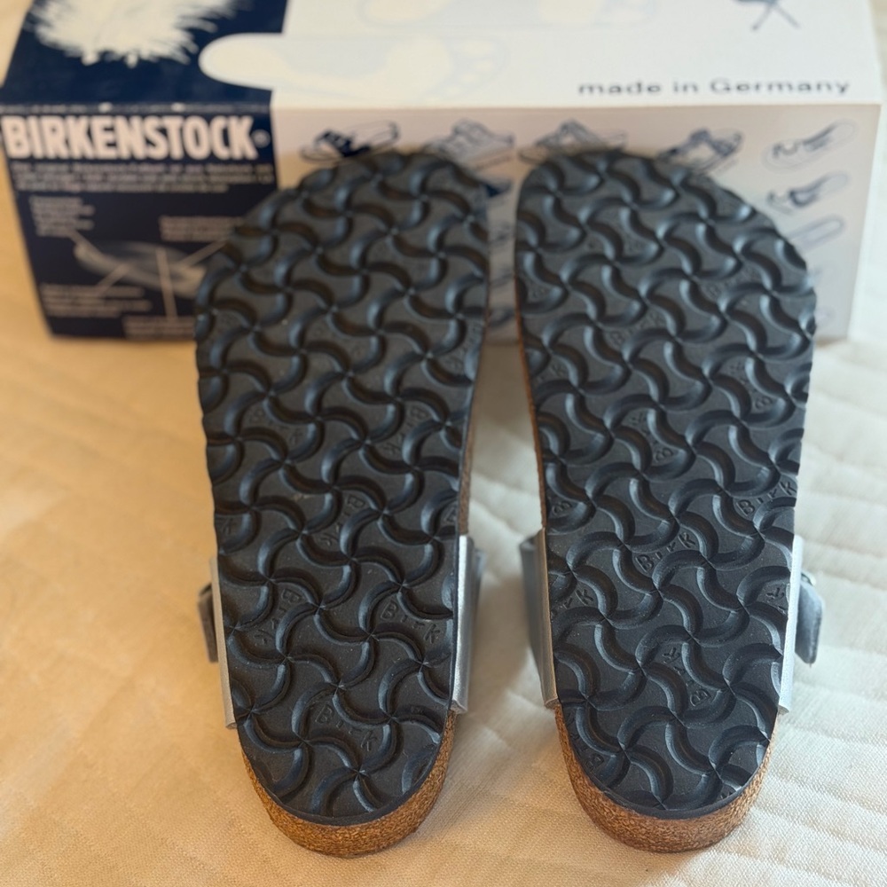 Birkenstock Gizeh Silver Leather Thong Sandals - Picture 8 of 9